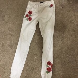 White skinny jeans